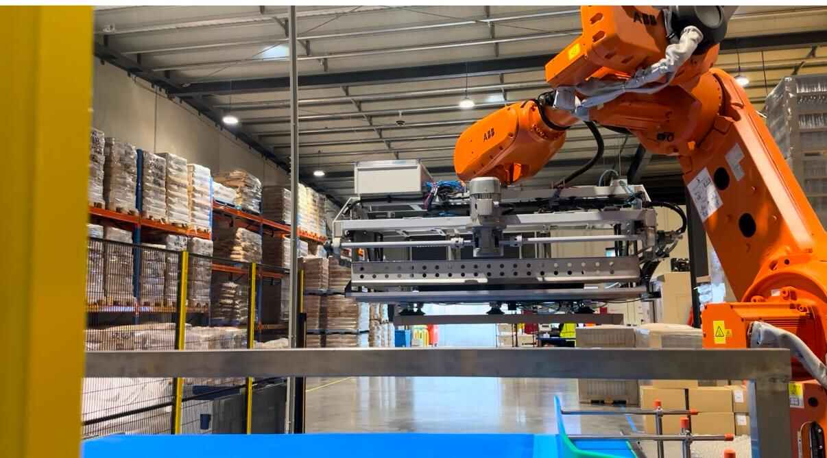 MEF Vertical Intermittent Motion Cartoner Machine
